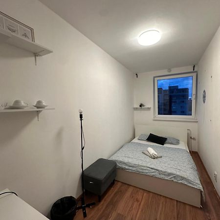 Room 1 Km From Center ブラチスラヴァ エクステリア 写真