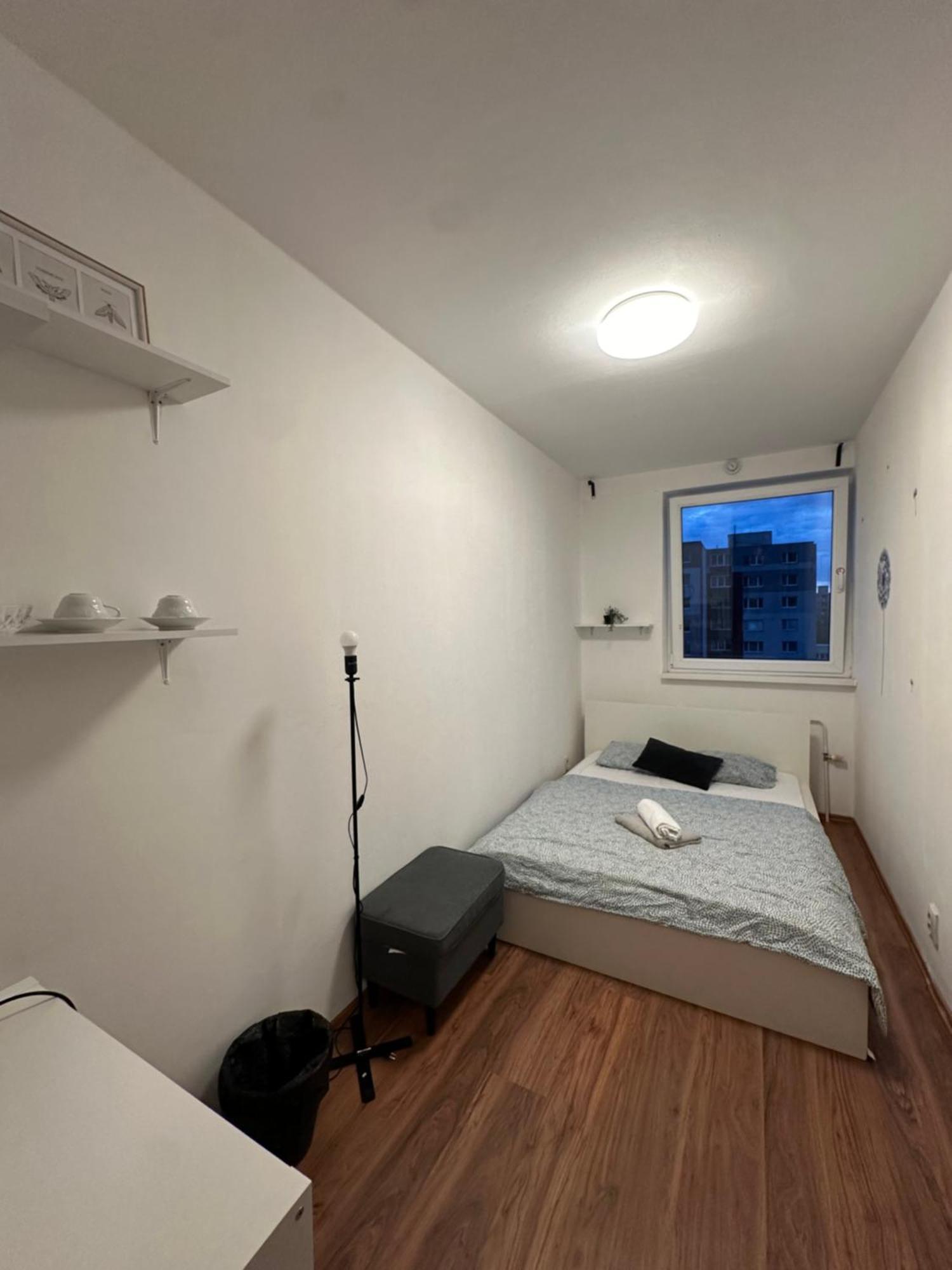 Room 1 Km From Center ブラチスラヴァ エクステリア 写真
