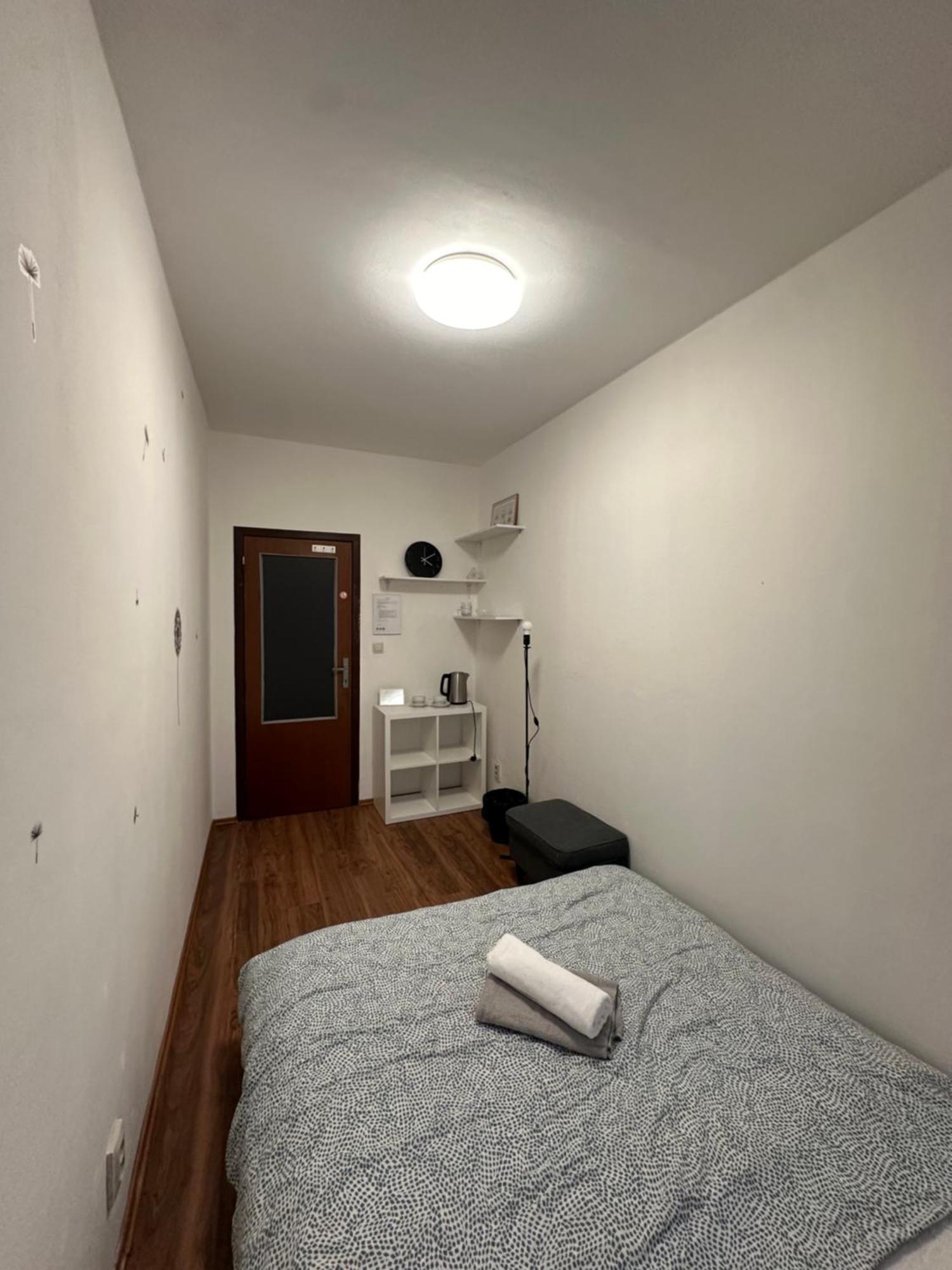 Room 1 Km From Center ブラチスラヴァ エクステリア 写真